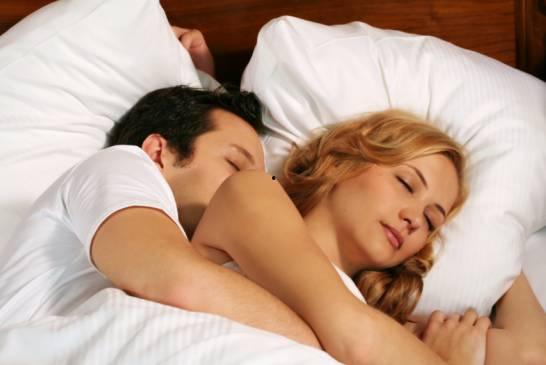 夫妻在床上那个的视频国产,床上视频引发的思考  第2张